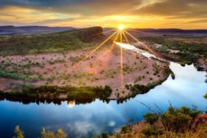 拜仁慕尼黑主场击败尤文图斯，晋级半决赛