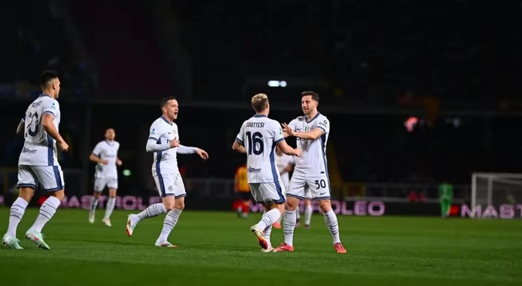 意甲经典战役重演，历史情怀激荡