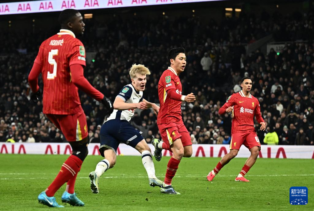 九游体育在线-热刺客场击败伯恩利，逆转胜利庆祝