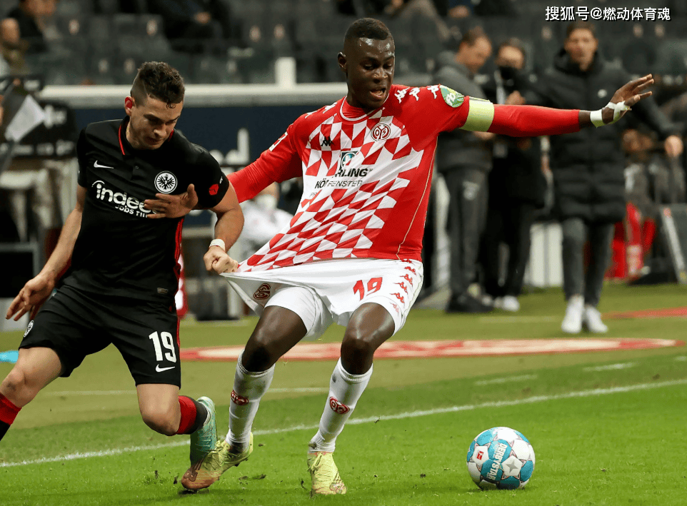 包含门兴格拉德巴赫再造传奇，晋级下一轮的词条