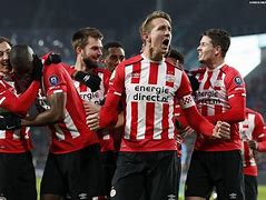 埃因霍温坚守晋级之路，扬眉吐气