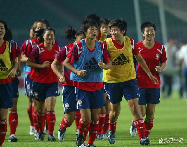 亚洲女足联赛激烈对决，球队拼尽全力