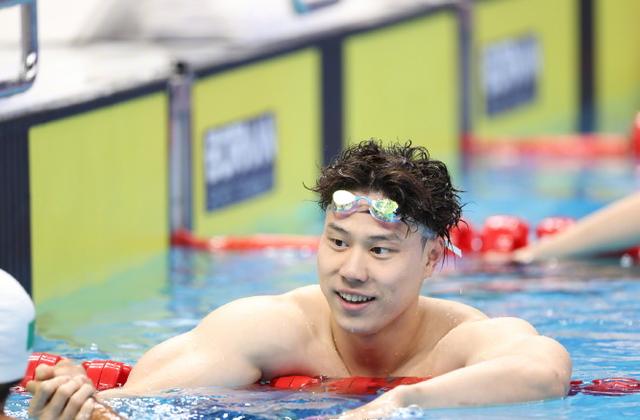 九游体育网页版-游泳运动员冲刺突破个人极限