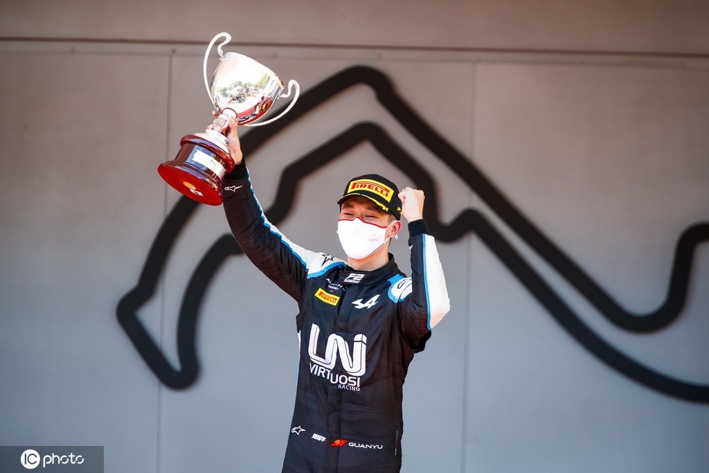 九游体育在线登录-新西兰代表队斩获桂冠，登上领奖台