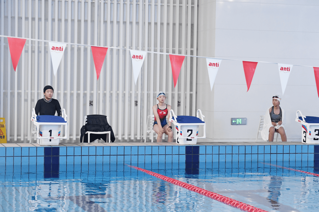 九游体育-西班牙击剑选手奋勇争先，在比赛中崭露头角