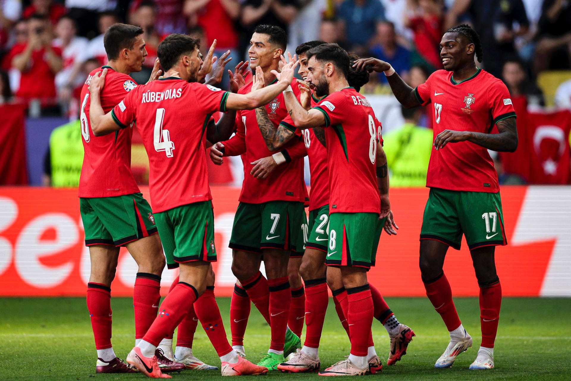 九游体育-格鲁吉亚选手在国际比赛中取得胜利实力强劲