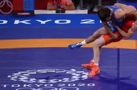 九游体育网页版入口-希腊摔跤选手实力超群，稳操胜券