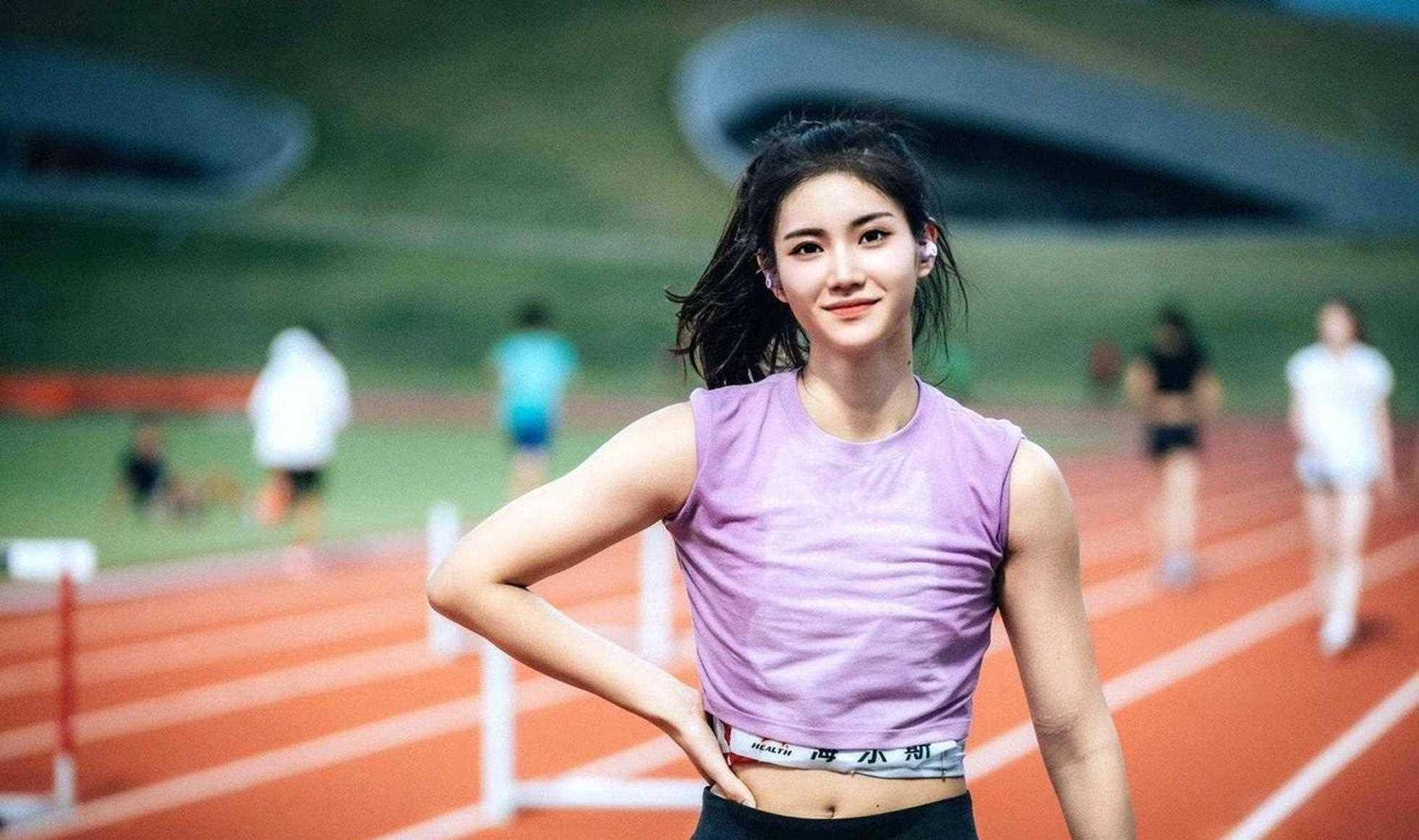 英国田径选手实力出众,轻松夺冠 英国田径选手实力出众,轻松夺冠