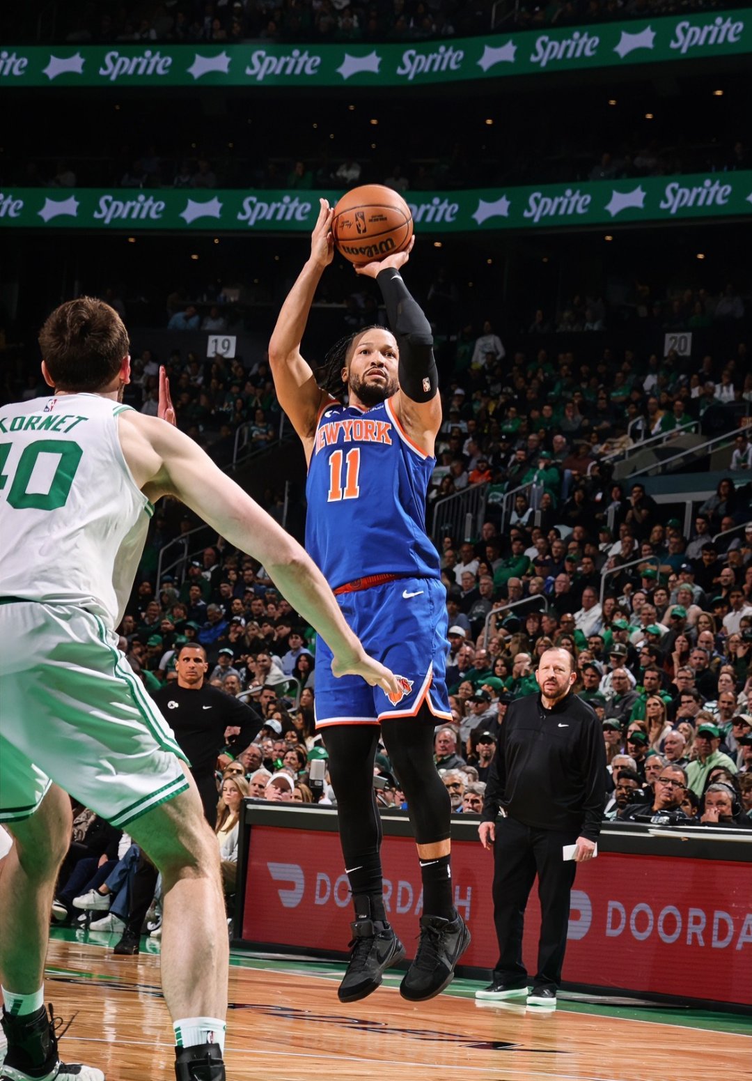 尼克斯后场表现出色，帮助球队摆脱低谷的简单介绍