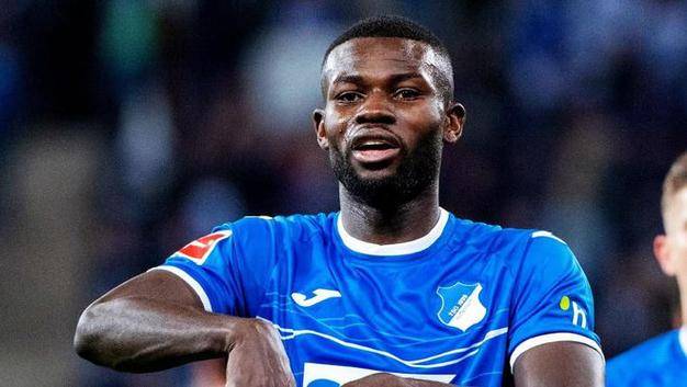 九游体育-斯图加特卫冕冠军表现平平，球迷呼吁球队提升实力的简单介绍