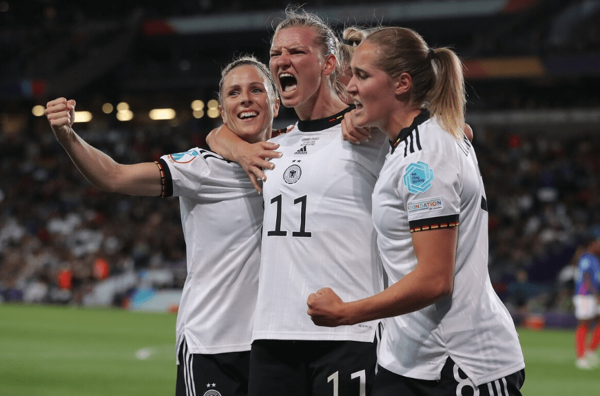 九游体育登录-德国女足防线失误，被对手连进两球