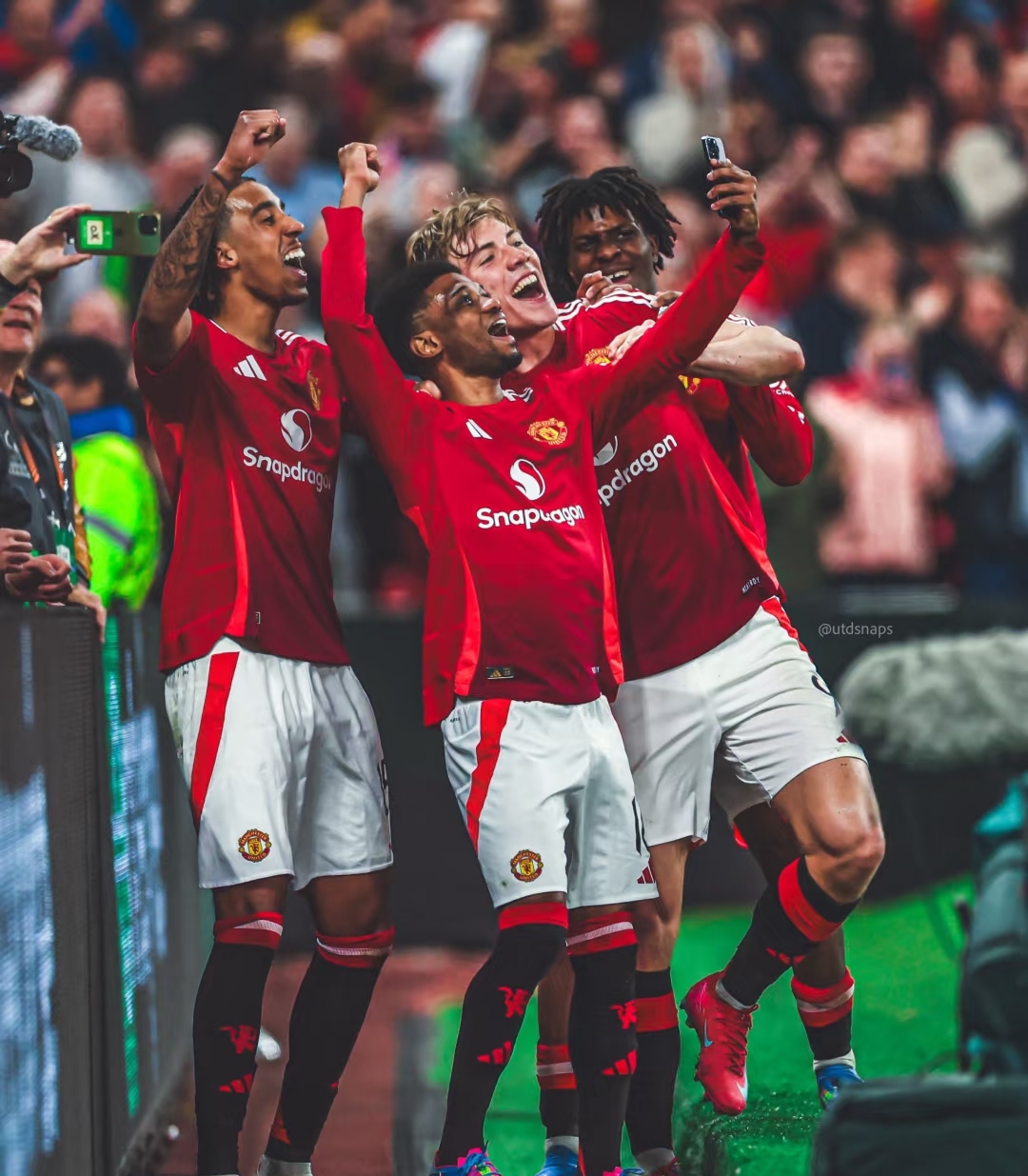 曼联主场告捷,重振士气迎接挑战 曼联主场告捷,重振士气迎接挑战