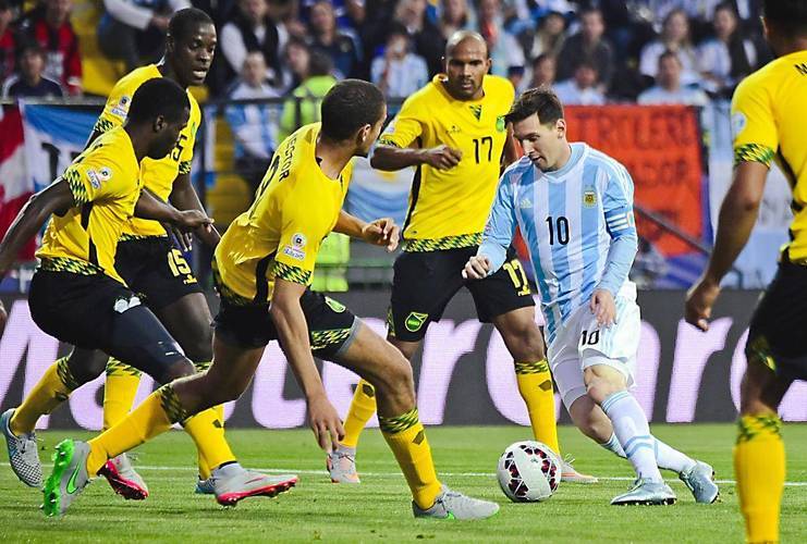 包含美国足球代表队取得胜利备战下一场比赛的词条