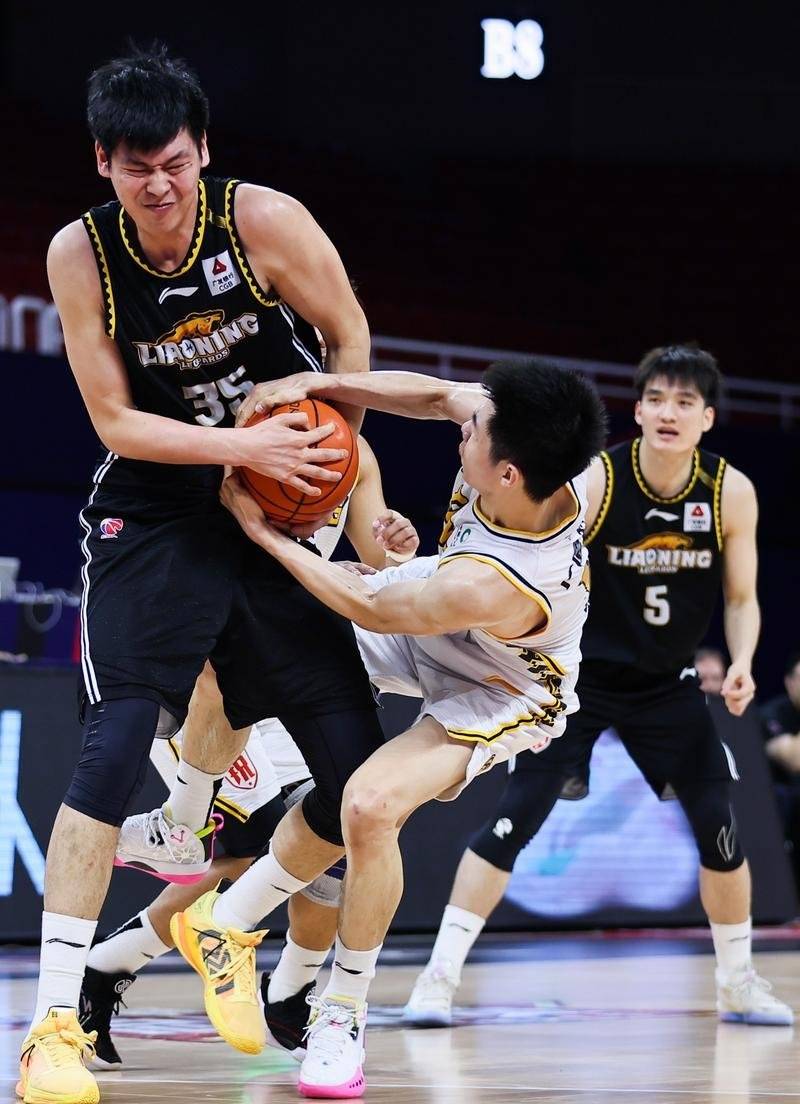 防守核心遭遇困境备战，球队备战有所调整