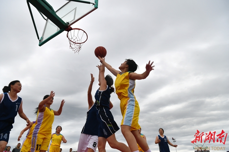 九游体育网页版登录入口-球员在篮球场上尽展风采，实力惊人