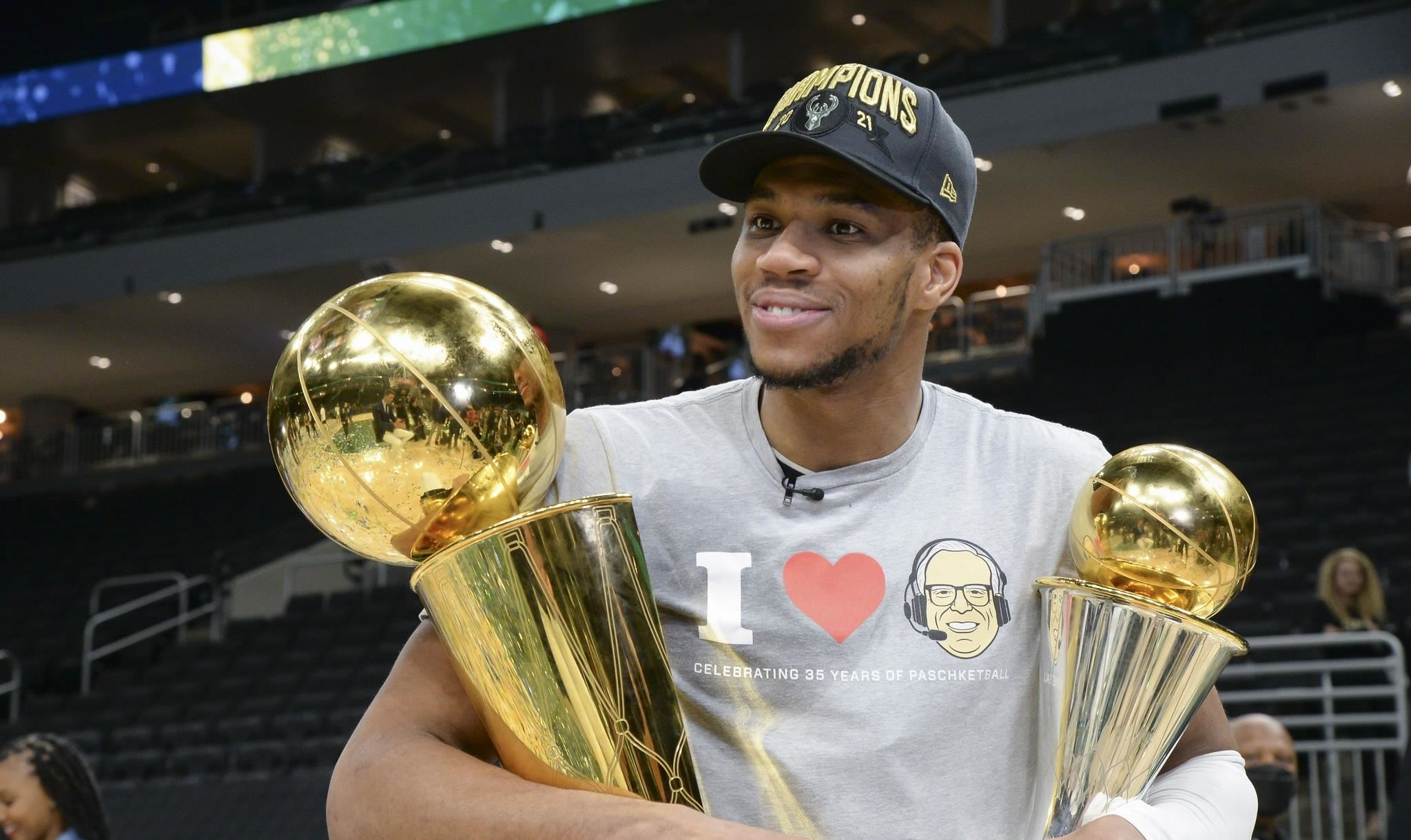 九游体育在线-火箭队球员欣赏球迷创意助威，感恩支持鼓励的简单介绍