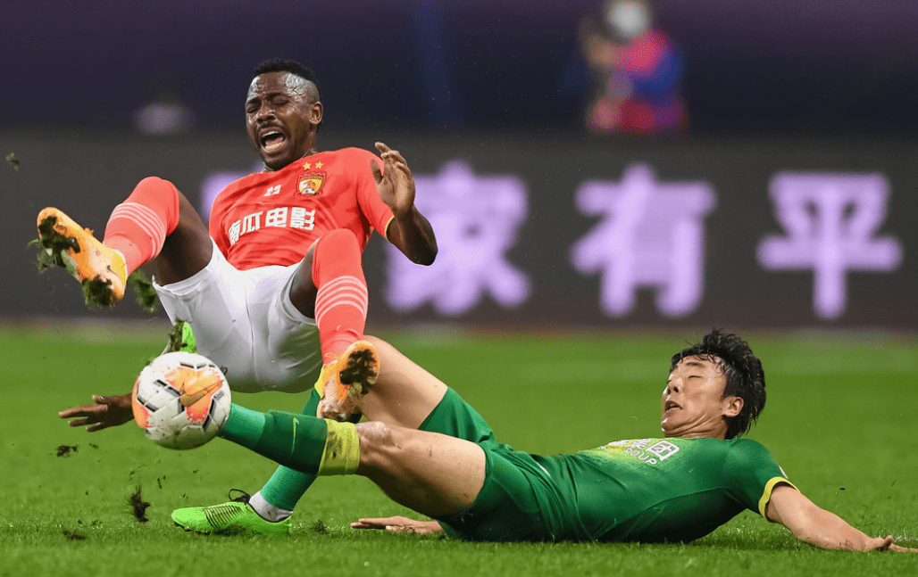 哈尔滨毅腾惊鸿一瞥，中超比赛中勇往直前！的简单介绍