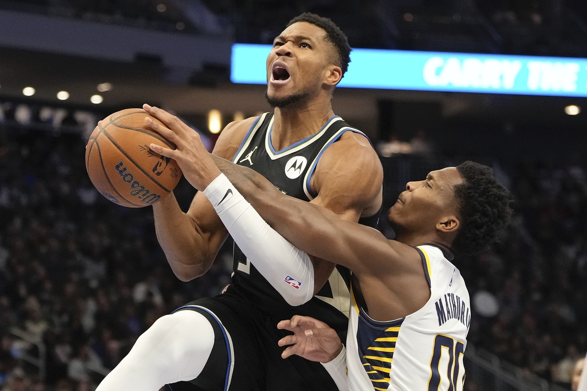 NBA雄鹿取得7连胜，安东尼-戴维斯3分球致胜赛季首败