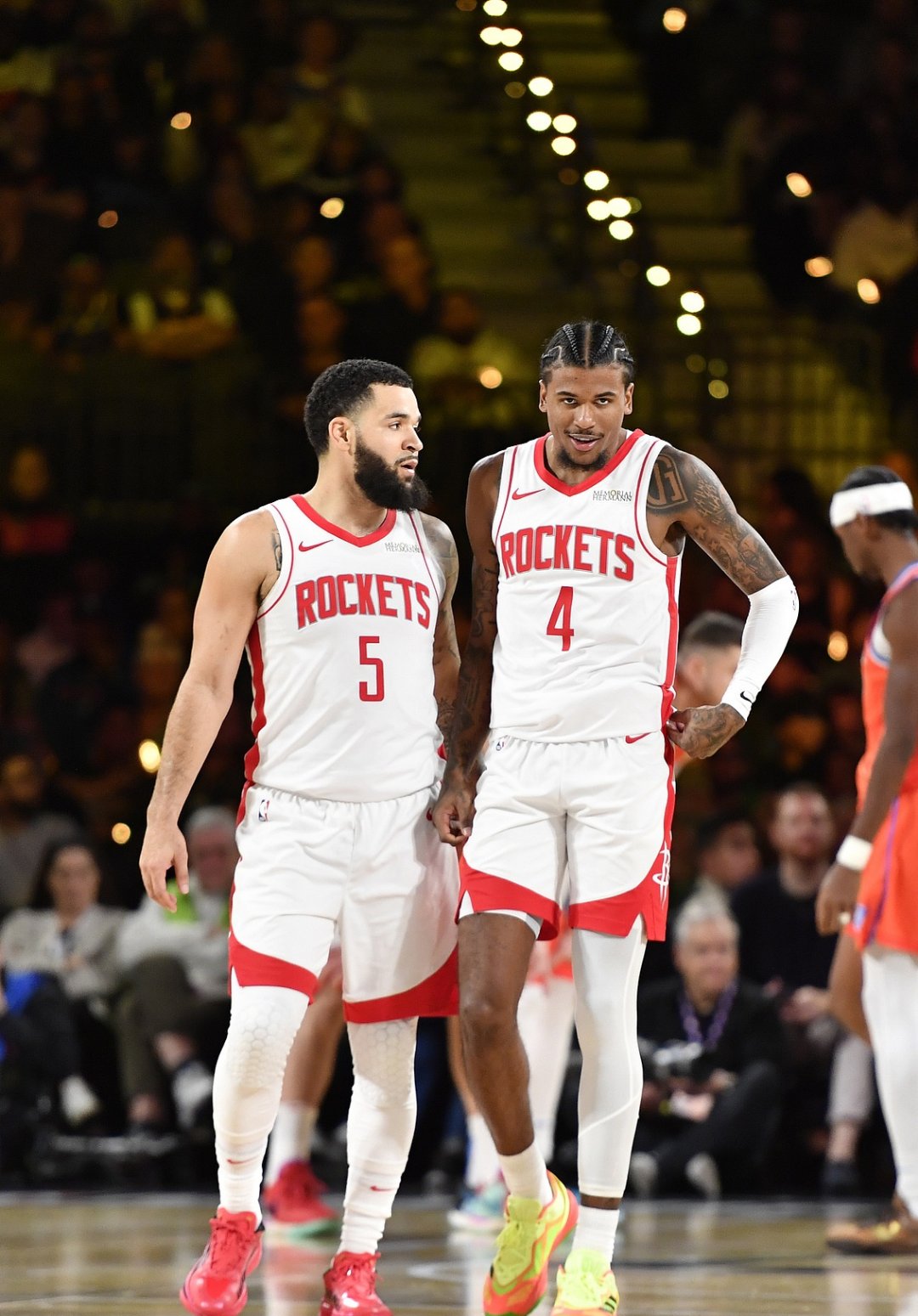 火箭击败湖人，登上西部榜首