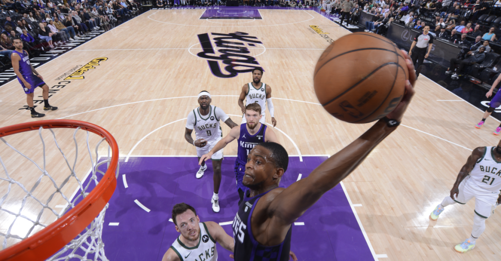 国王客场胜雄鹿，近两场全胜